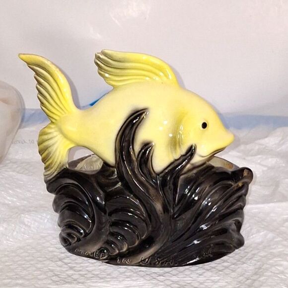 A Tropical Fish Ceramic Planter Pot Container Gardening Collectible Home Decor - Picture 1 of 10